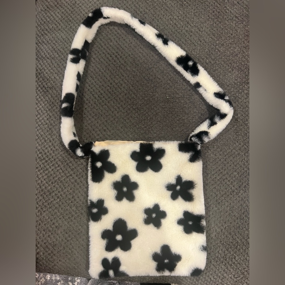 White Flower Bag/purse 10” wide x 11” tall